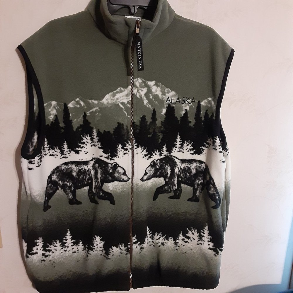 Polar Graphics Men's VTG Alaska Mountain/Bear All Over Print Zip Up Fleece Vest